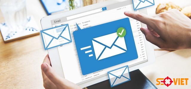 gửi email cho khách hàng