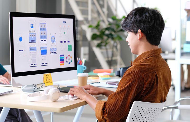 Nhân viên thiết kế web
